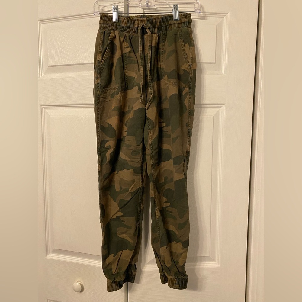 Hollister Camouflage XS elastic waist and ankle drawstring side pocket pants